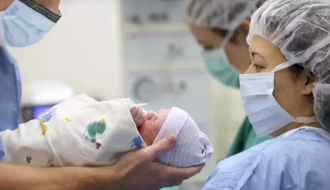 【孕事】姐妹同日生2对双胞胎，婴儿生父却是一个人！
