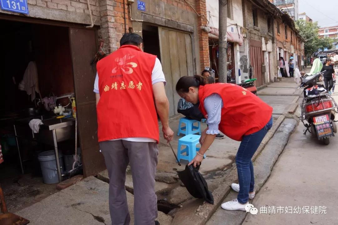 党团携手 为文明助力 ——药学党支部与院团委联合开展“我为美丽添光彩”志愿服务活动